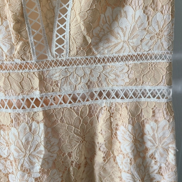 Saylor Kelly Lace Mini Dress - Picture 4 of 10